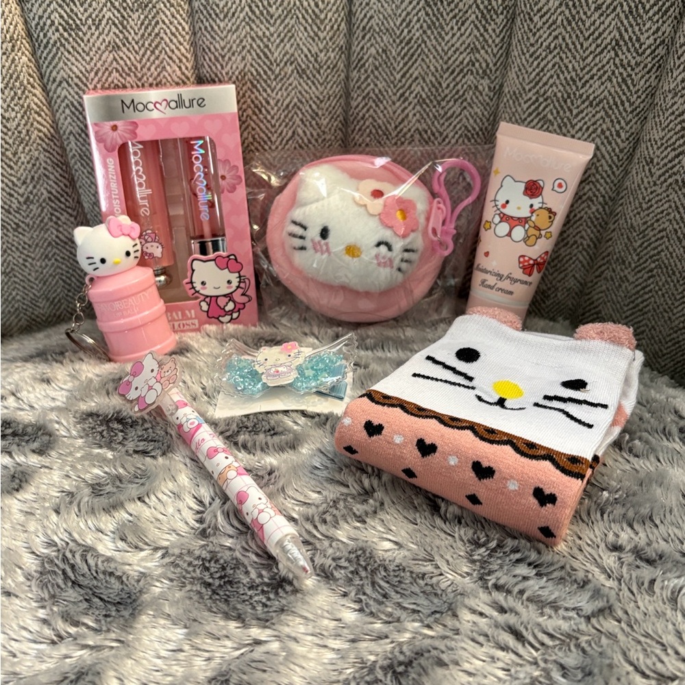 Hello Kitty Bundle - Picture 2 of 12